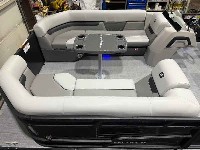 Slide: The Image of Princecraft Vectra 23 RL 2026 - 2