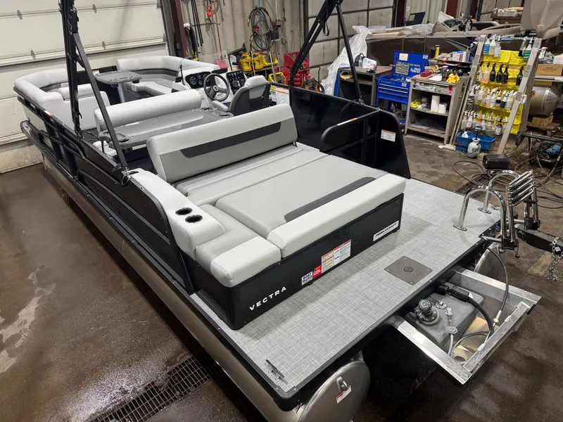 Slide: The Image of Princecraft Vectra 23 RL 2026 - 36