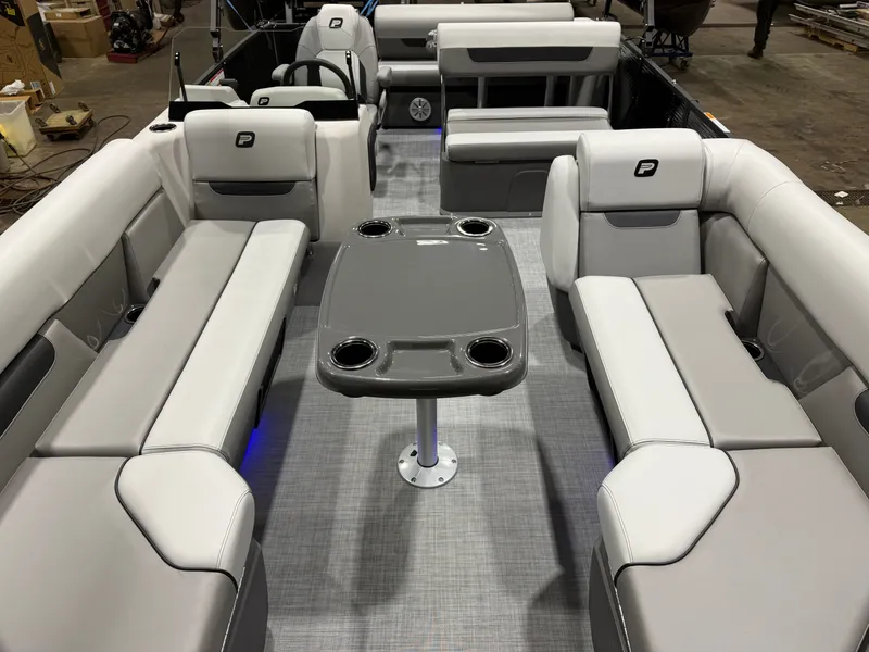 Slide: The Image of Princecraft Vectra 23 RL 2026 - 7