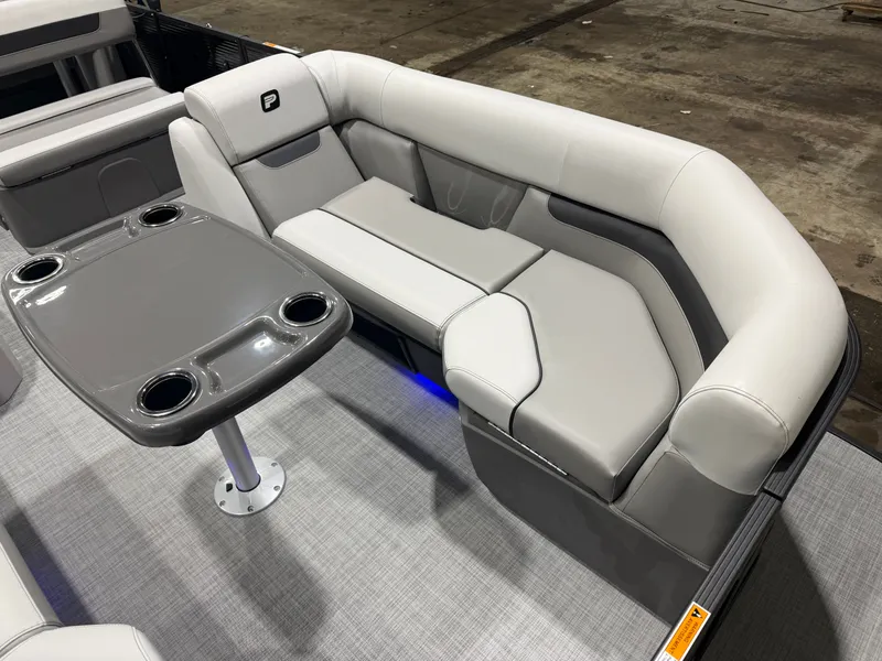 Slide: The Image of Princecraft Vectra 23 RL 2026 - 9