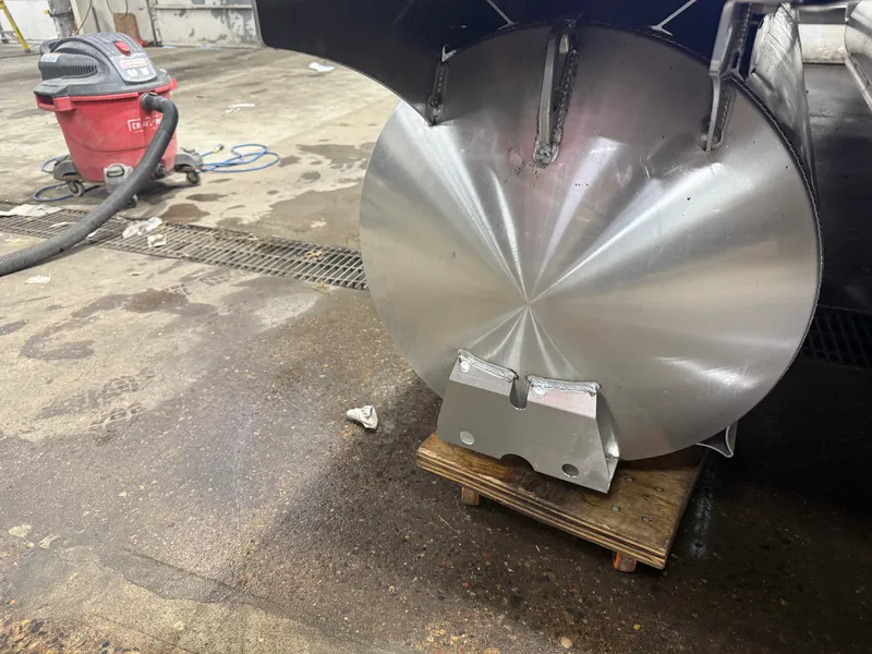 Slide: The Image of Bentley Pontoons Elite 200HP 223 Admiral Quad Lounge Tritoon 2026 - 43