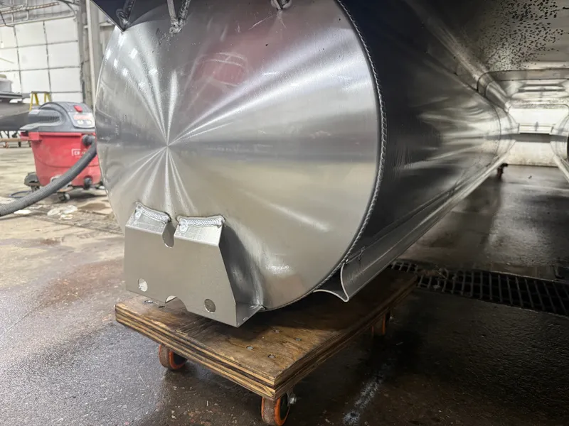 Slide: The Image of Bentley Pontoons Elite 200HP 223 Admiral Quad Lounge Tritoon 2026 - 44