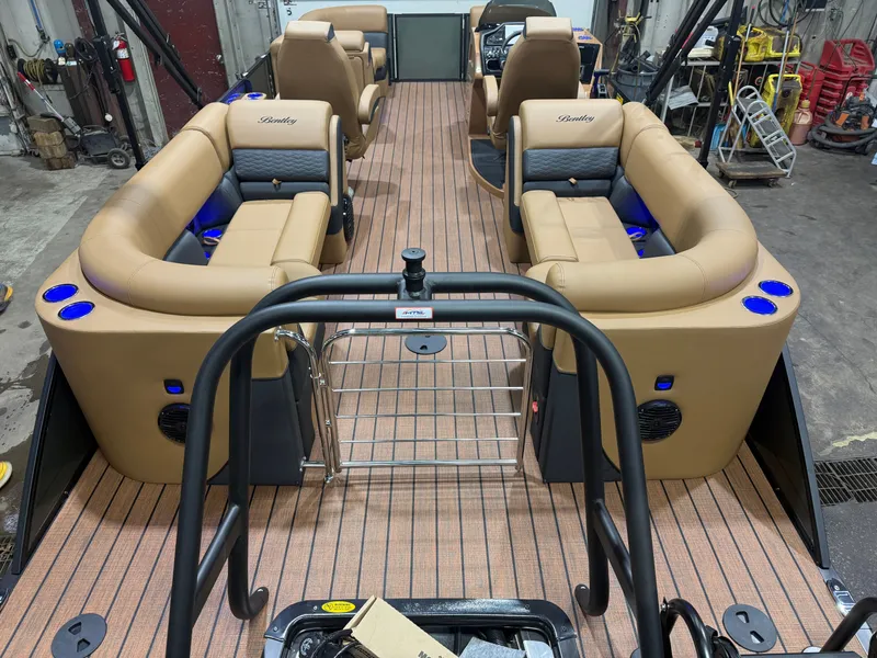 Slide: The Image of Bentley Pontoons Elite 200HP 223 Admiral Quad Lounge Tritoon 2026 - 6