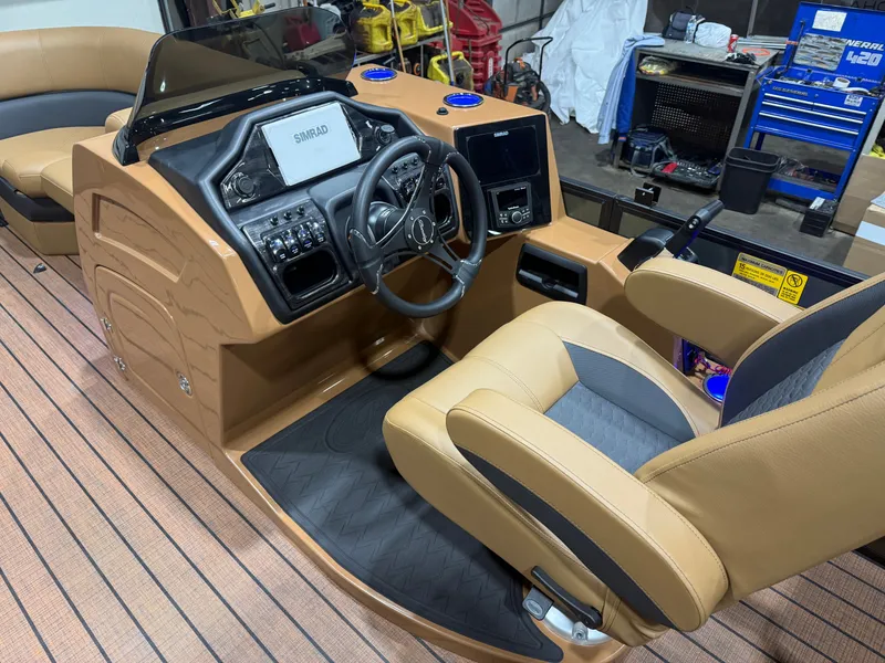 Slide: The Image of Bentley Pontoons Elite 223 Admiral Quad Lounge Tritoon 2026 - 13