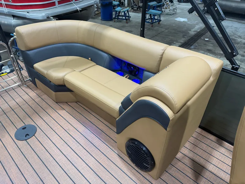Slide: The Image of Bentley Pontoons Elite 223 Admiral Quad Lounge Tritoon 2026 - 18