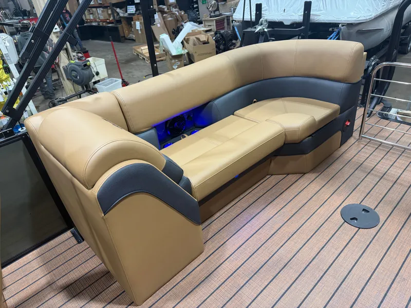 Slide: The Image of Bentley Pontoons Elite 223 Admiral Quad Lounge Tritoon 2026 - 19