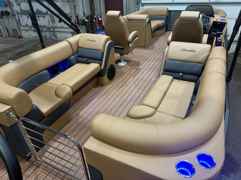 Slide: The Image of Bentley Pontoons Elite 223 Admiral Quad Lounge Tritoon 2026 - 21