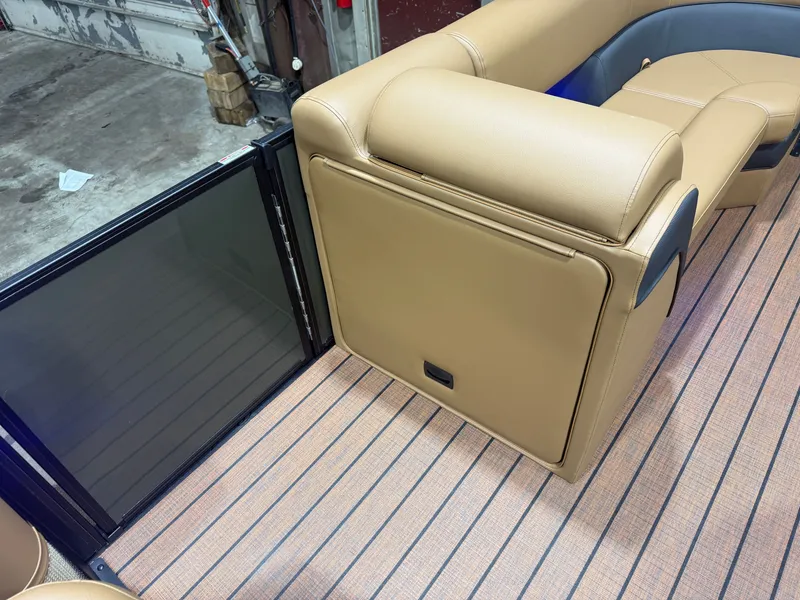 Slide: The Image of Bentley Pontoons Elite 223 Admiral Quad Lounge Tritoon 2026 - 25
