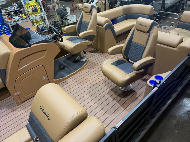 Slide: The Image of Bentley Pontoons Elite 223 Admiral Quad Lounge Tritoon 2026 - 3