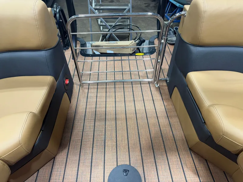 Slide: The Image of Bentley Pontoons Elite 223 Admiral Quad Lounge Tritoon 2026 - 35