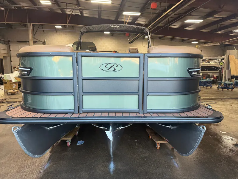 Slide: The Image of Bentley Pontoons Elite 223 Admiral Quad Lounge Tritoon 2026 - 37