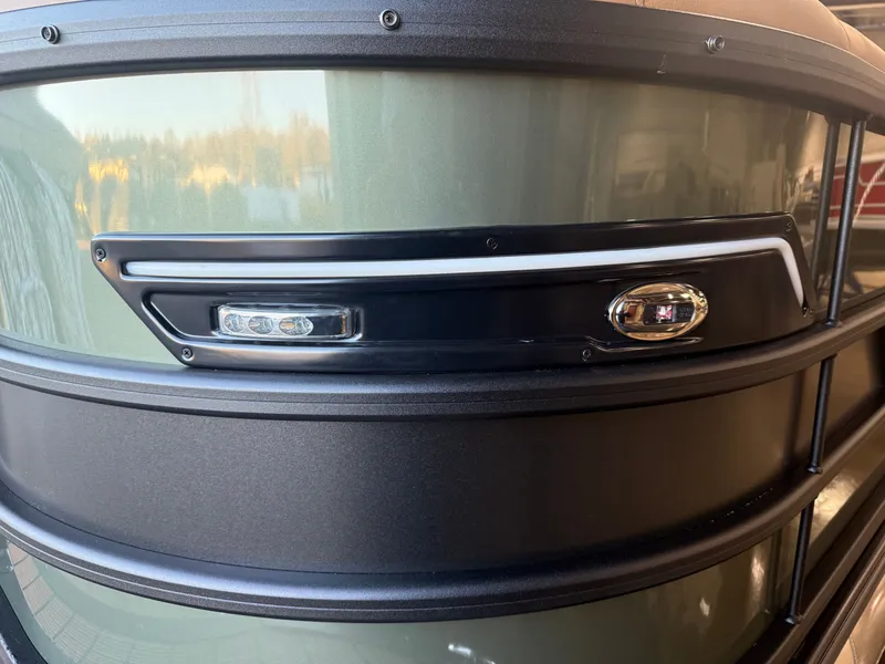 Slide: The Image of Bentley Pontoons Elite 223 Admiral Quad Lounge Tritoon 2026 - 38