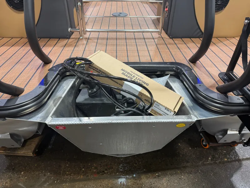 Slide: The Image of Bentley Pontoons Elite 223 Admiral Quad Lounge Tritoon 2026 - 45