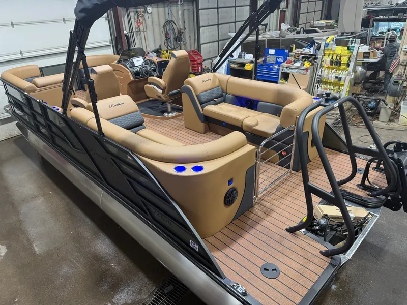Slide: The Image of Bentley Pontoons Elite 223 Admiral Quad Lounge Tritoon 2026 - 50
