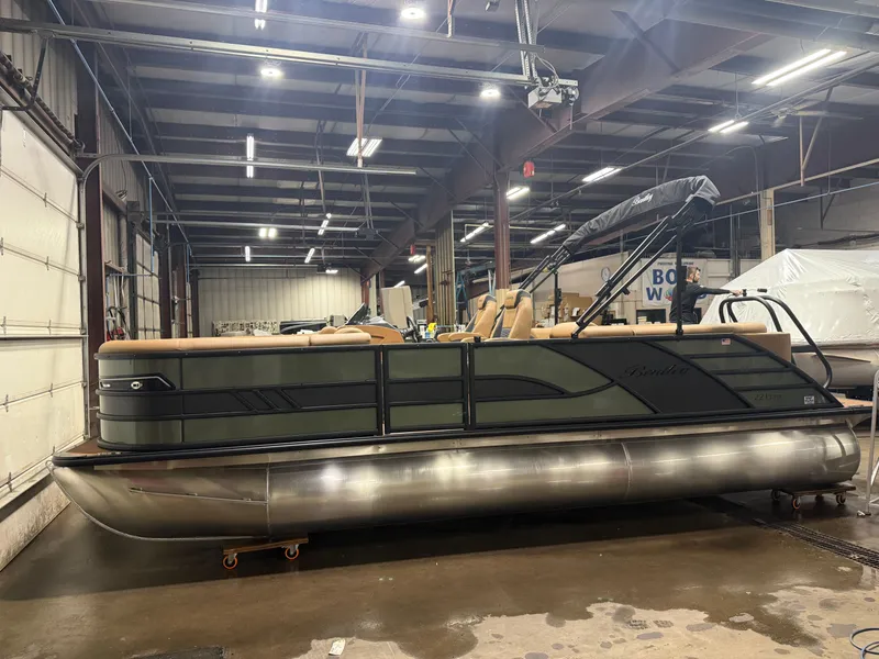 Slide: The Image of Bentley Pontoons Elite 223 Admiral Quad Lounge Tritoon 2026 - 51