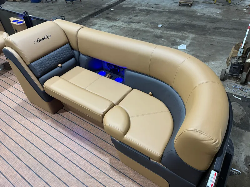 Slide: The Image of Bentley Pontoons Elite 223 Admiral Quad Lounge Tritoon 2026 - 9