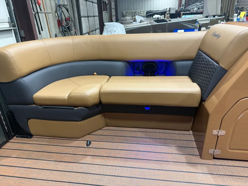 Slide: The Image of Bentley Pontoons Elite 200HP 223 Admiral Quad Lounge Tritoon 2026 - 29