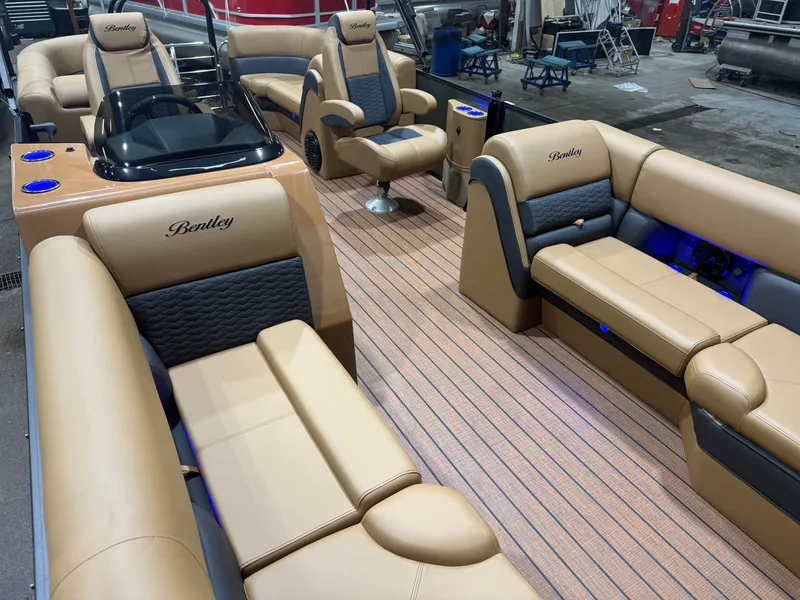 Slide: The Image of Bentley Pontoons Elite 200HP 223 Admiral Quad Lounge Tritoon 2026 - 31
