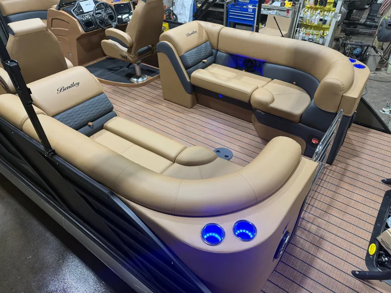 Slide: The Image of Bentley Pontoons Elite 200HP 223 Admiral Quad Lounge Tritoon 2026 - 4
