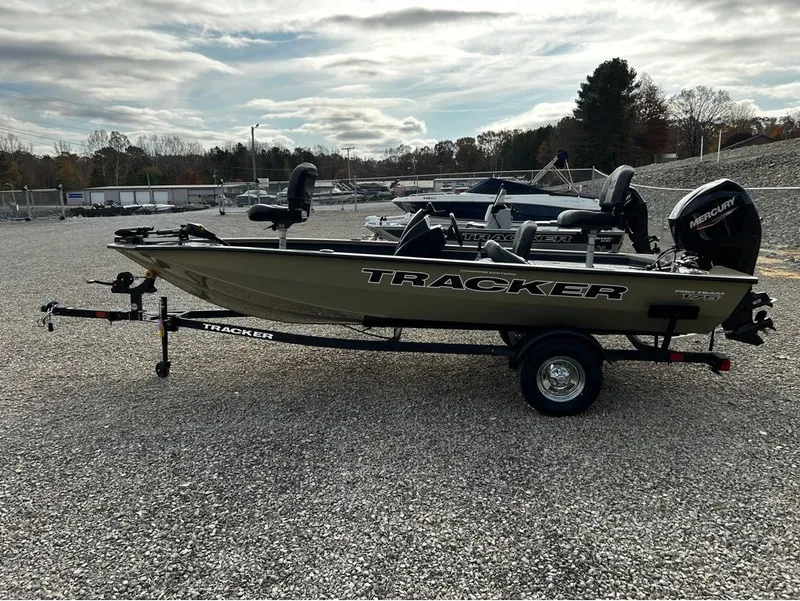 The Image of Tracker Pro Team 175 Crappie Edition 2026 - 1