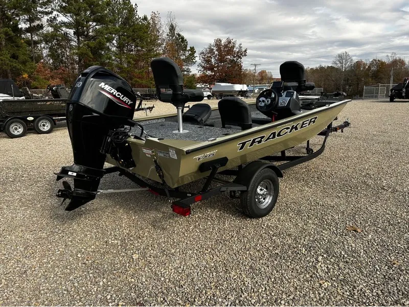 Slide: The Image of Tracker Pro Team 175 Crappie Edition 2026 - 12
