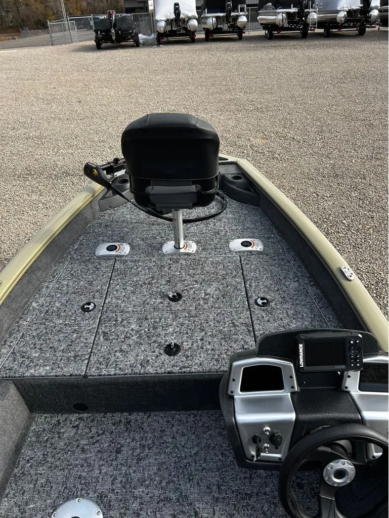 Slide: The Image of Tracker Pro Team 175 Crappie Edition 2026 - 4