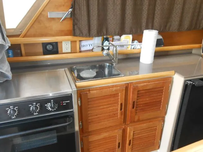 Slide: The Image of 2013 Cutwater C-28 - Image 4 - 4