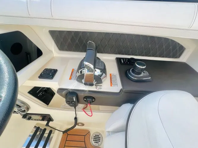 Slide: The Image of 2022 Sea Ray 310 Slx - Image 19 - 19