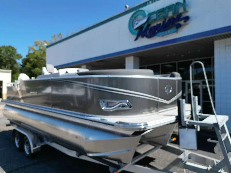 Slide: The Image of Tahoe LTZ RF 2185 2024 - 7