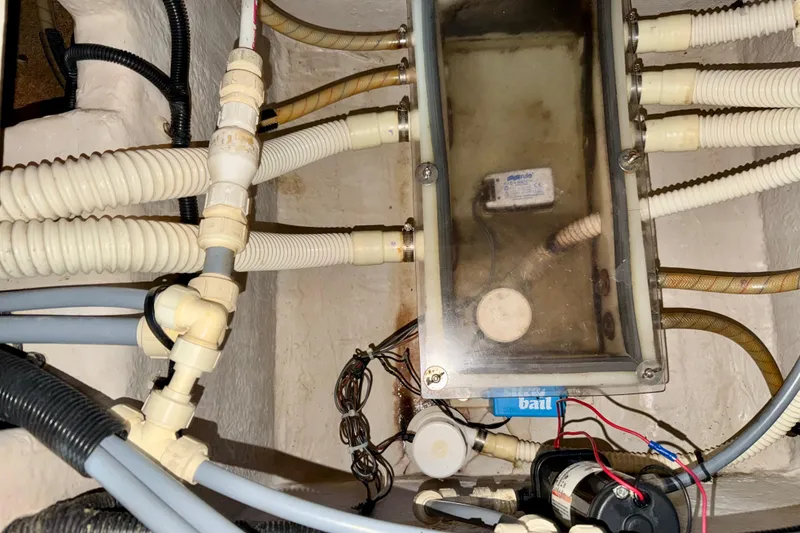 Slide: The Image of Engine room wiring and plumbing of a 1997 Sea Ray 500 Sundancer yacht. - 45