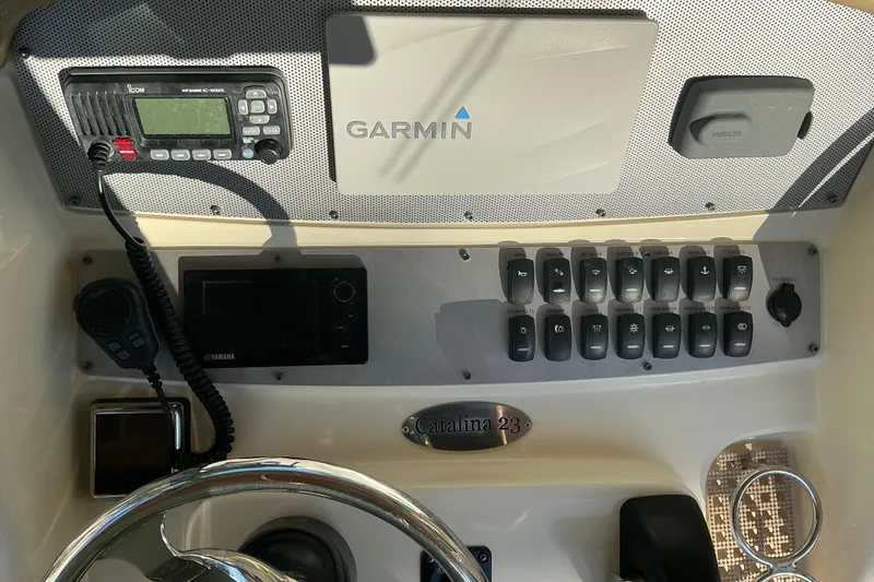 Slide: The Image of 2016 Chris-Craft Catalina 23 dashboard with Garmin navigation and control switches. - 25