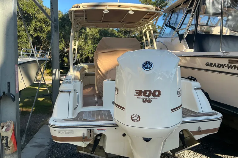 Slide: The Image of 2016 Chris-Craft Catalina 23 boat with Yamaha 300 V6 engine, docked outdoors. - 6