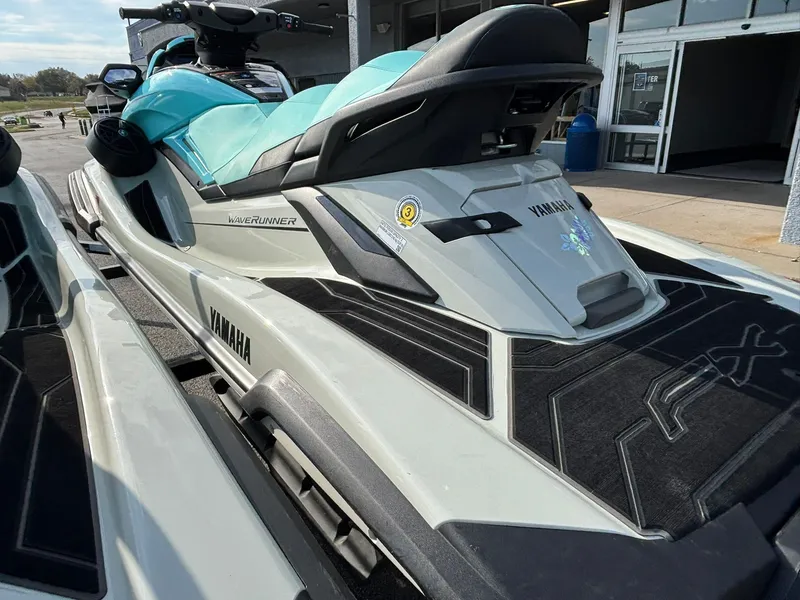 Slide: The Image of Yamaha FX Cruiser HO 2025 - 10