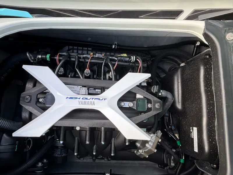 Slide: The Image of Yamaha FX Cruiser HO 2025 - 33