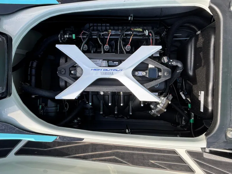 Slide: The Image of Yamaha FX Cruiser HO 2025 - 34