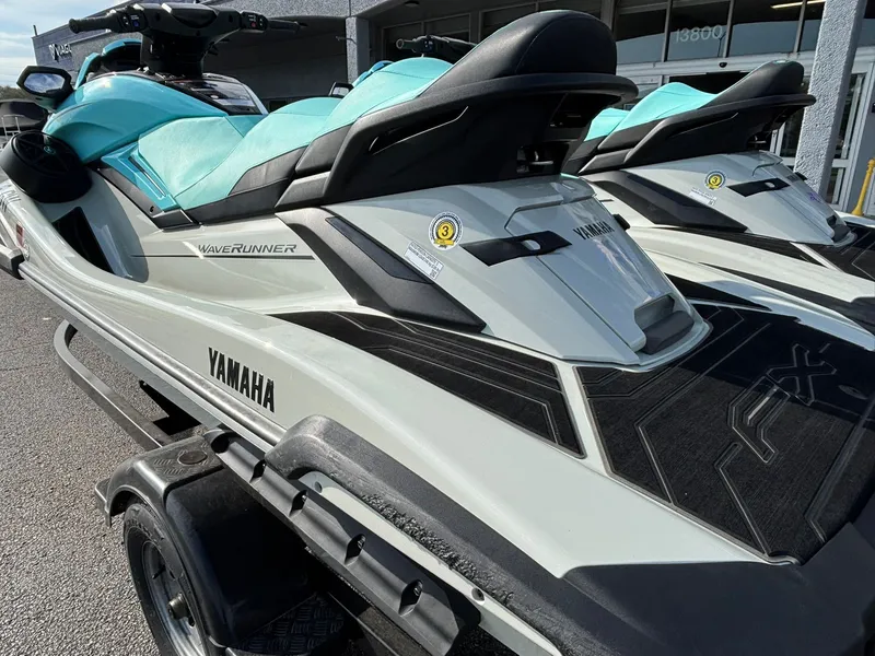 Slide: The Image of Yamaha FX Cruiser HO 2025 - 5