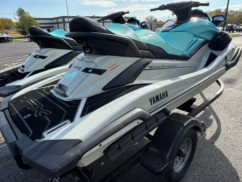 Slide: The Image of Yamaha FX Cruiser HO 2025 - 7