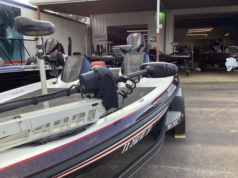 Slide: The Image of Skeeter ZX200 2013 - 26