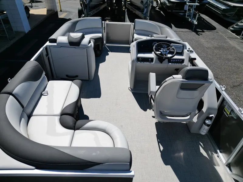 Slide: The Image of Tahoe 21LTZ RF 2024 - 14