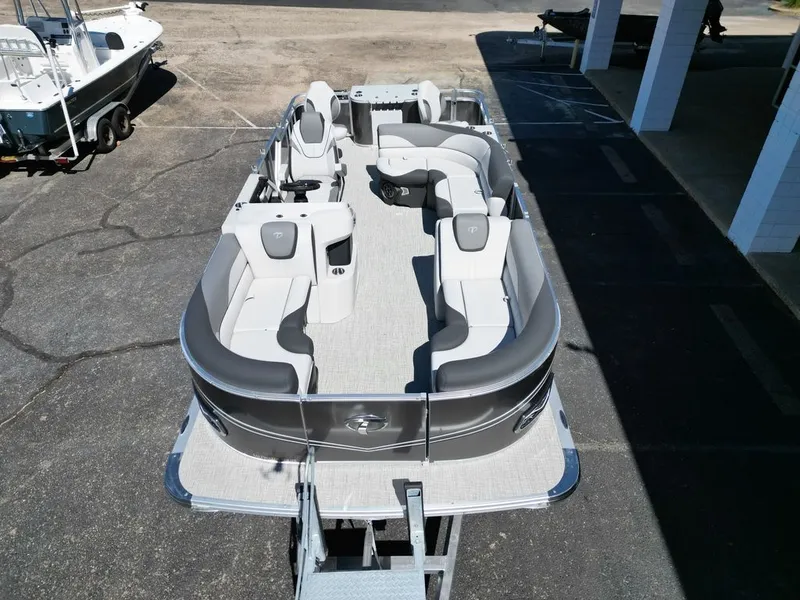 Slide: The Image of Tahoe LTZ RF 2185 2024 - 20