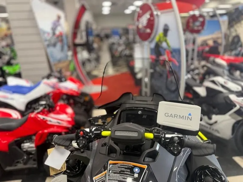 Slide: The Image of Sea-Doo Explorer Pro 170 2026 - 4