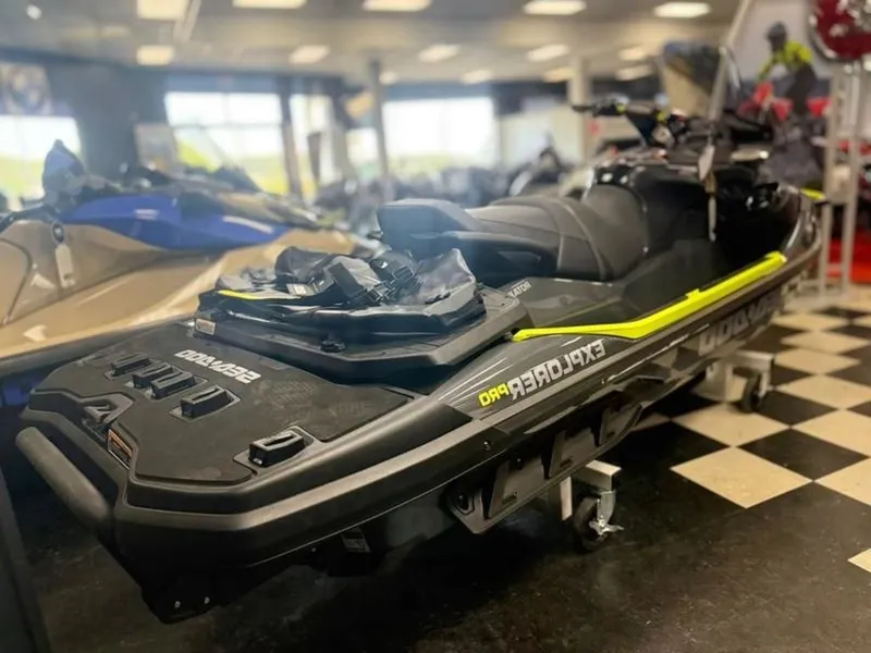 Slide: The Image of Sea-Doo Explorer Pro 170 2026 - 6