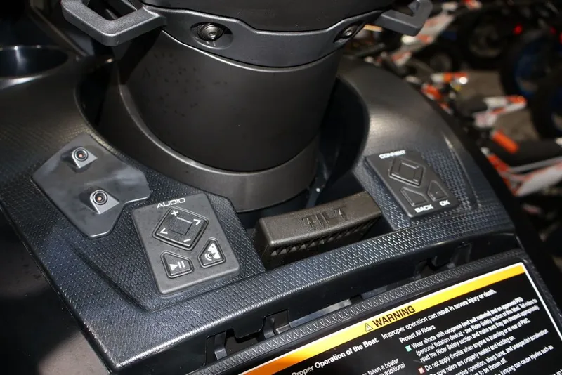 Slide: The Image of Yamaha FX® Limited SVHO® 2026 - 16