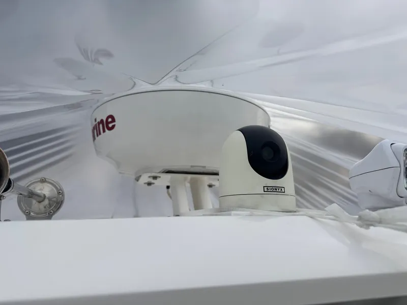Slide: The Image of Boston Whaler 320 Vantage 2020 - 5