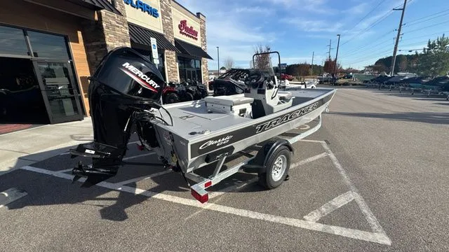 Slide: The Image of Tracker Bass Tracker Classic CC 2026 - 6