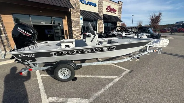 Slide: The Image of Tracker Bass Tracker Classic CC 2026 - 7