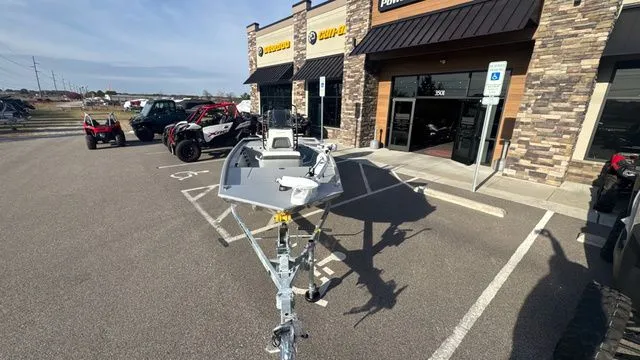 Slide: The Image of Tracker Bass Tracker Classic CC 2026 - 8