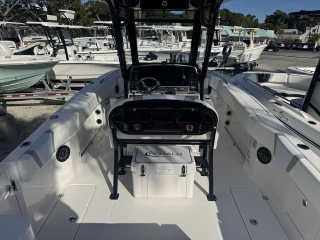 Slide: The Image of Robalo R250 Center Console 2026 - 11