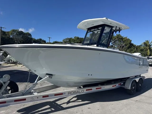 Slide: The Image of Robalo R250 Center Console 2026 - 4