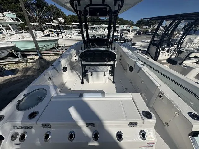 Slide: The Image of Robalo R250 Center Console 2026 - 9